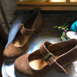 Brown suede Mary-Jane heels, size 6